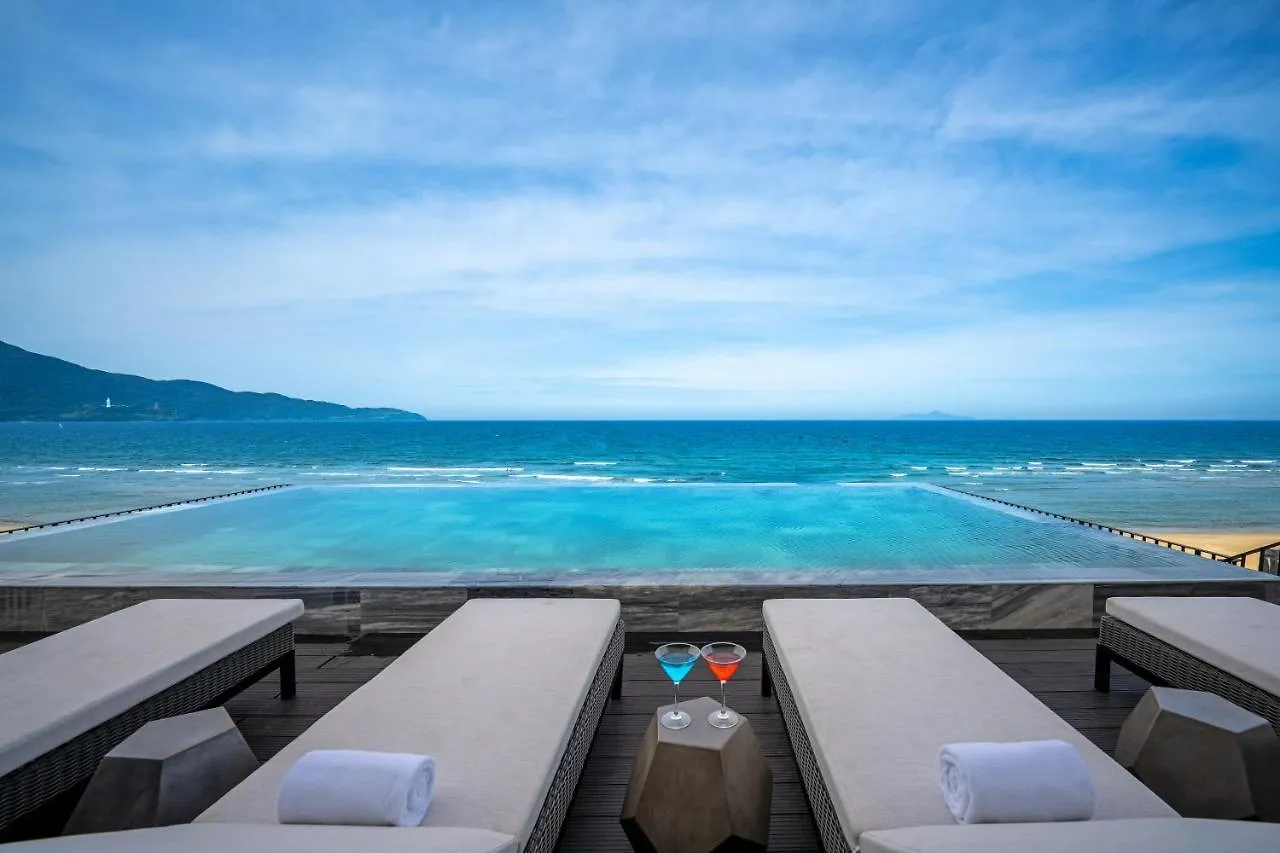 ホテル M Suite Danang Beach