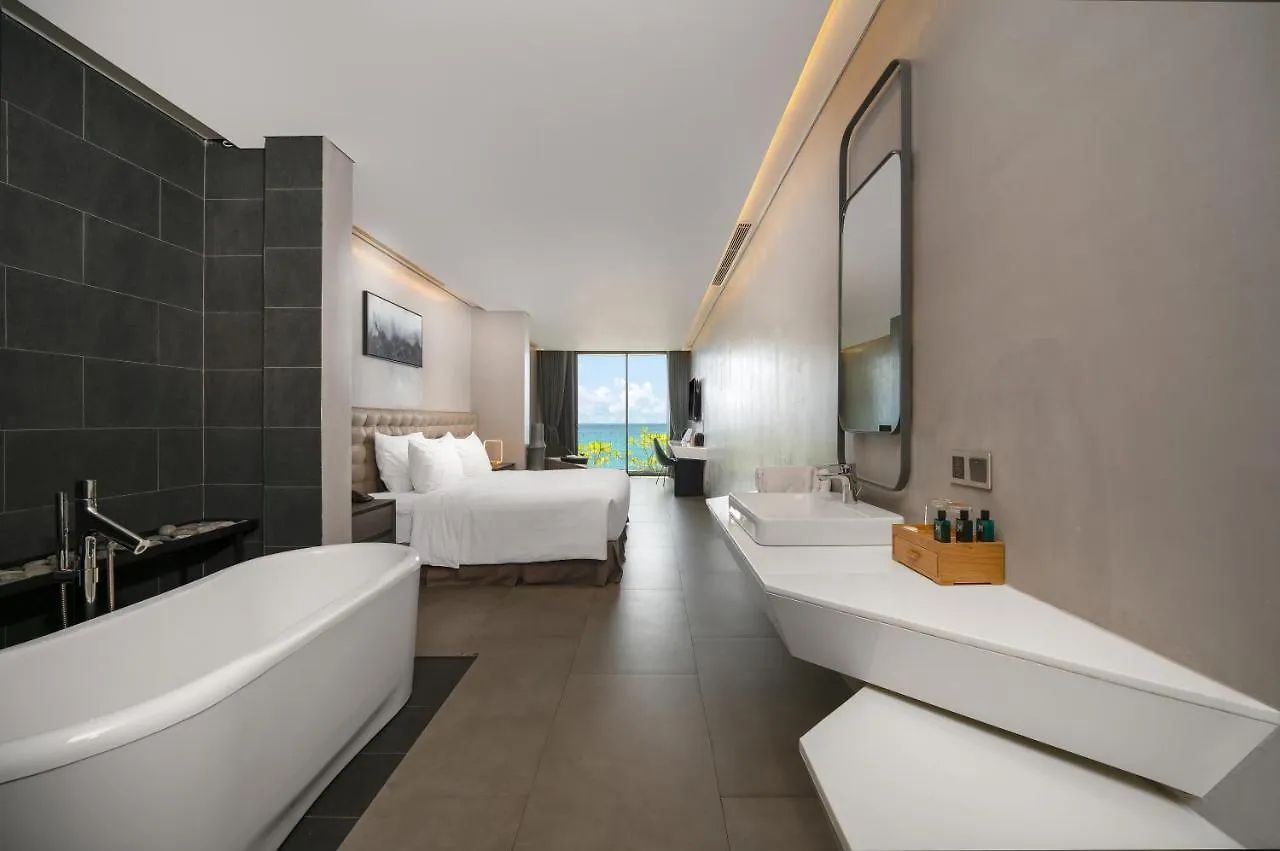 **** Hotel M Suite Danang Beach Vietnam